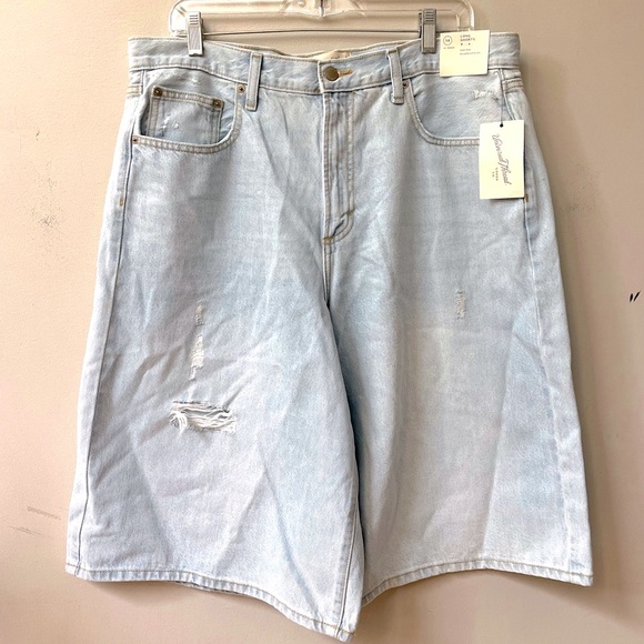 Universal Thread High Rise Relaxed Fit Denim Distressed Long Shorts Women 14 NWT - Picture 1 of 10